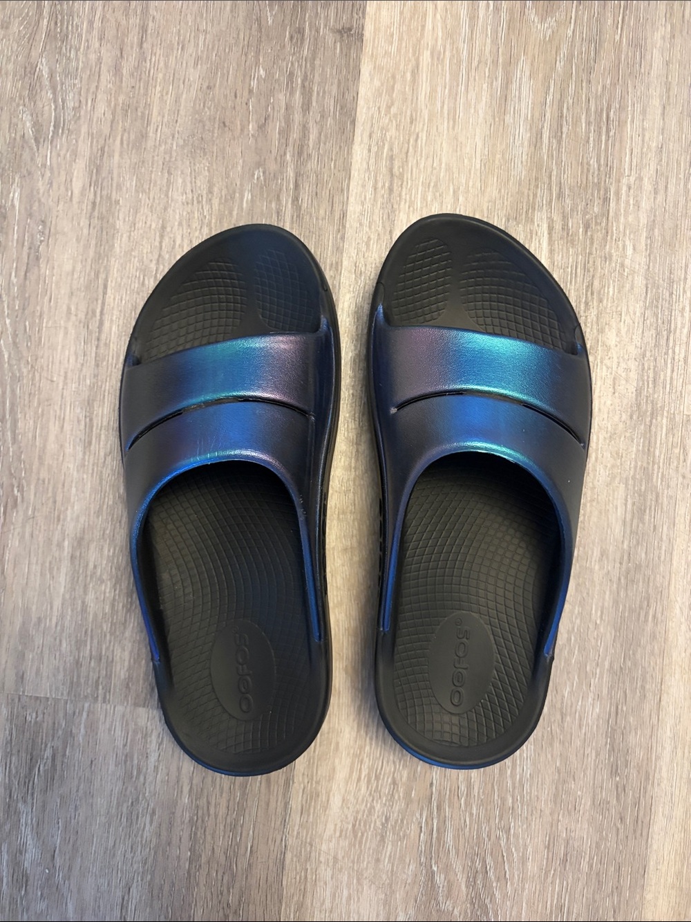 NWOT - OOFOS women’s Oolala Slide Sandals in Blue and Purple